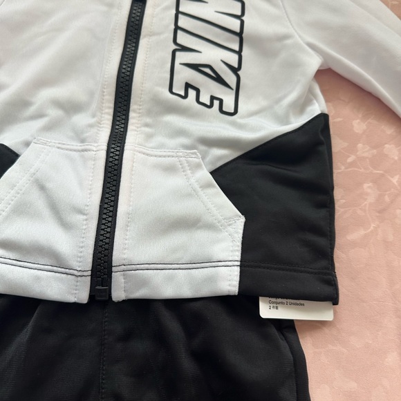 🆕Nike Baby Boy Dri Fit Full Zip Jacket/Jogger Pants Set - Picture 4 of 15